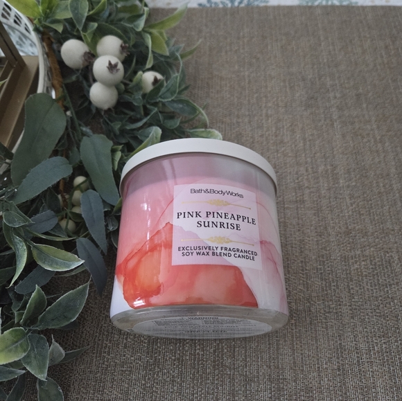 Bath & Body Works Pink Pineapple Sunrise Candle - White and Pink - Picture 3 of 4